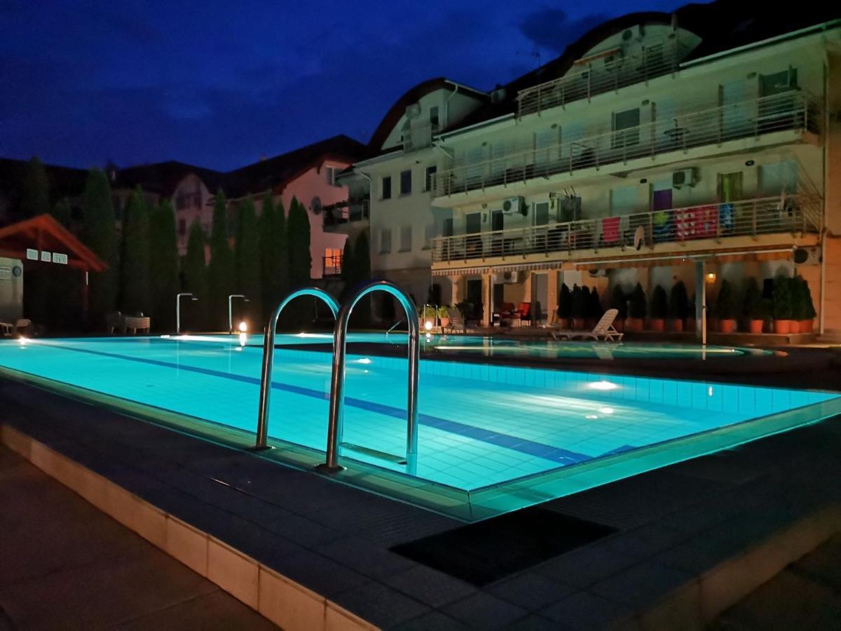 Oazis Wellness Apartman2 Hajdúszoboszló Exteriör bild