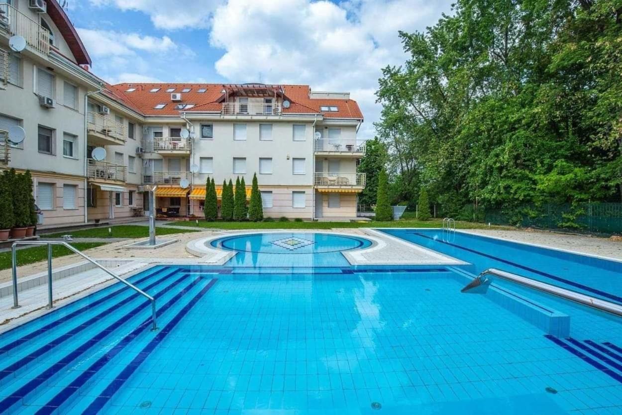 Oazis Wellness Apartman2 Hajdúszoboszló Exteriör bild