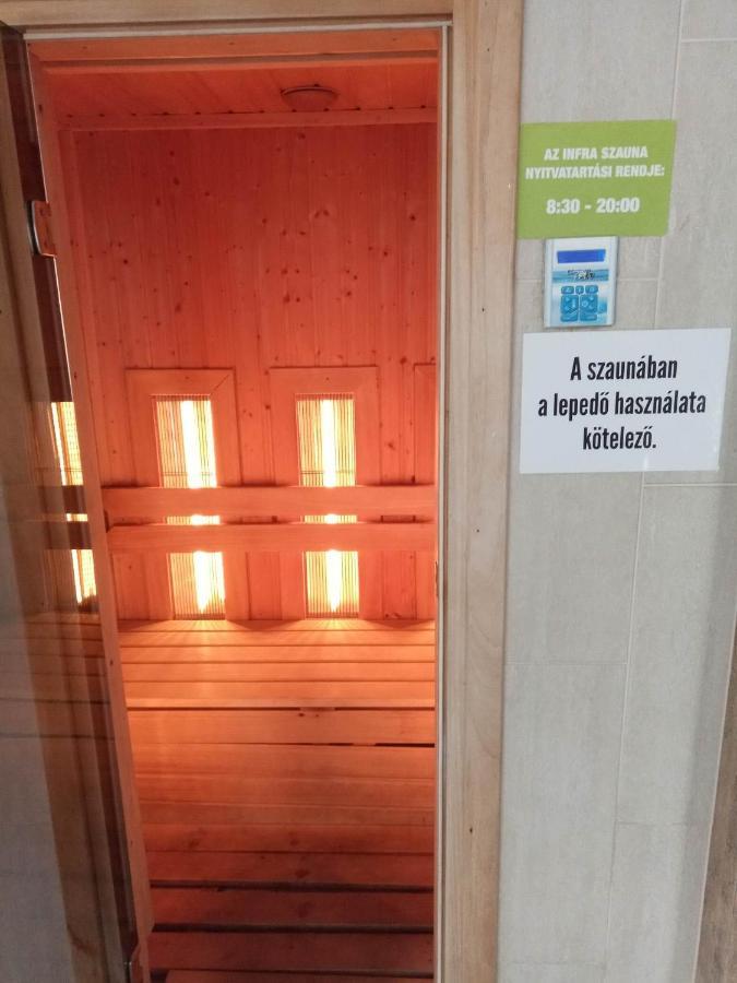 Oazis Wellness Apartman2 Hajdúszoboszló Exteriör bild