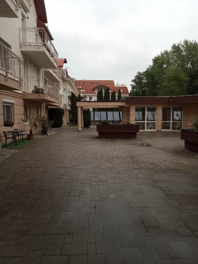 Oazis Wellness Apartman2 Hajdúszoboszló Exteriör bild