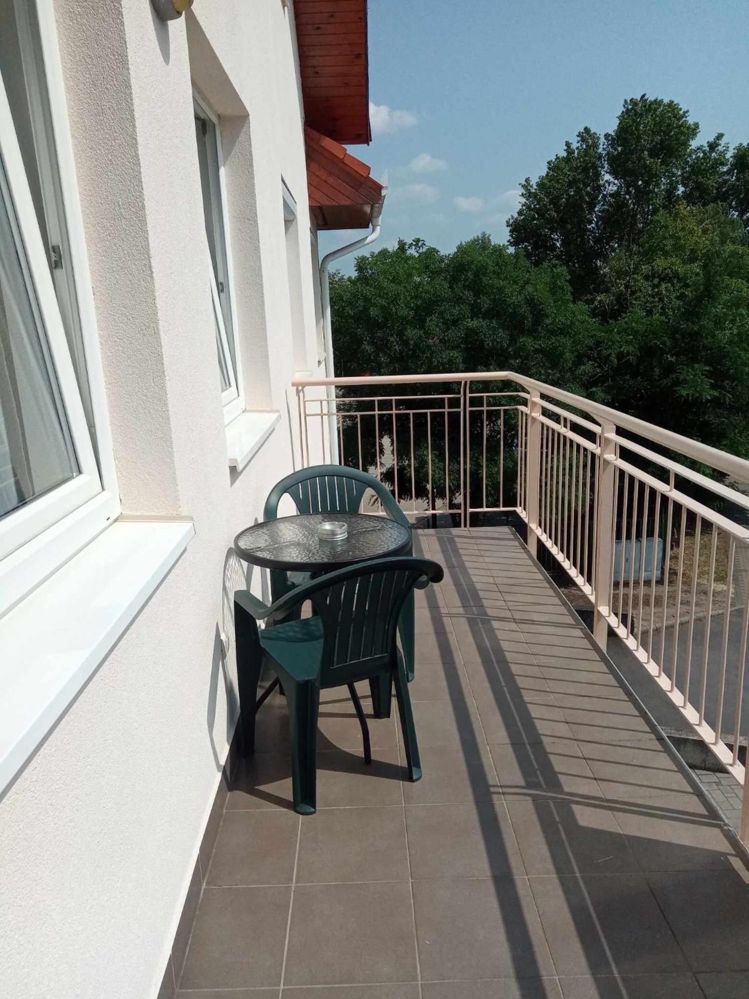 Oazis Wellness Apartman2 Hajdúszoboszló Exteriör bild