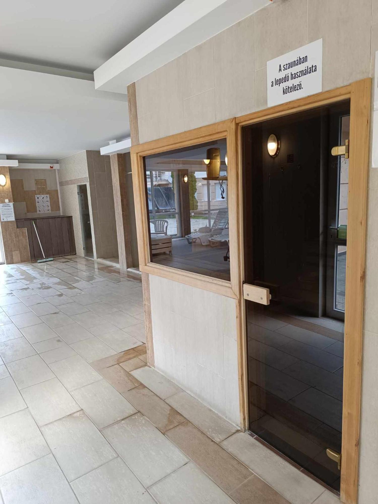 Oazis Wellness Apartman2 Hajdúszoboszló Exteriör bild