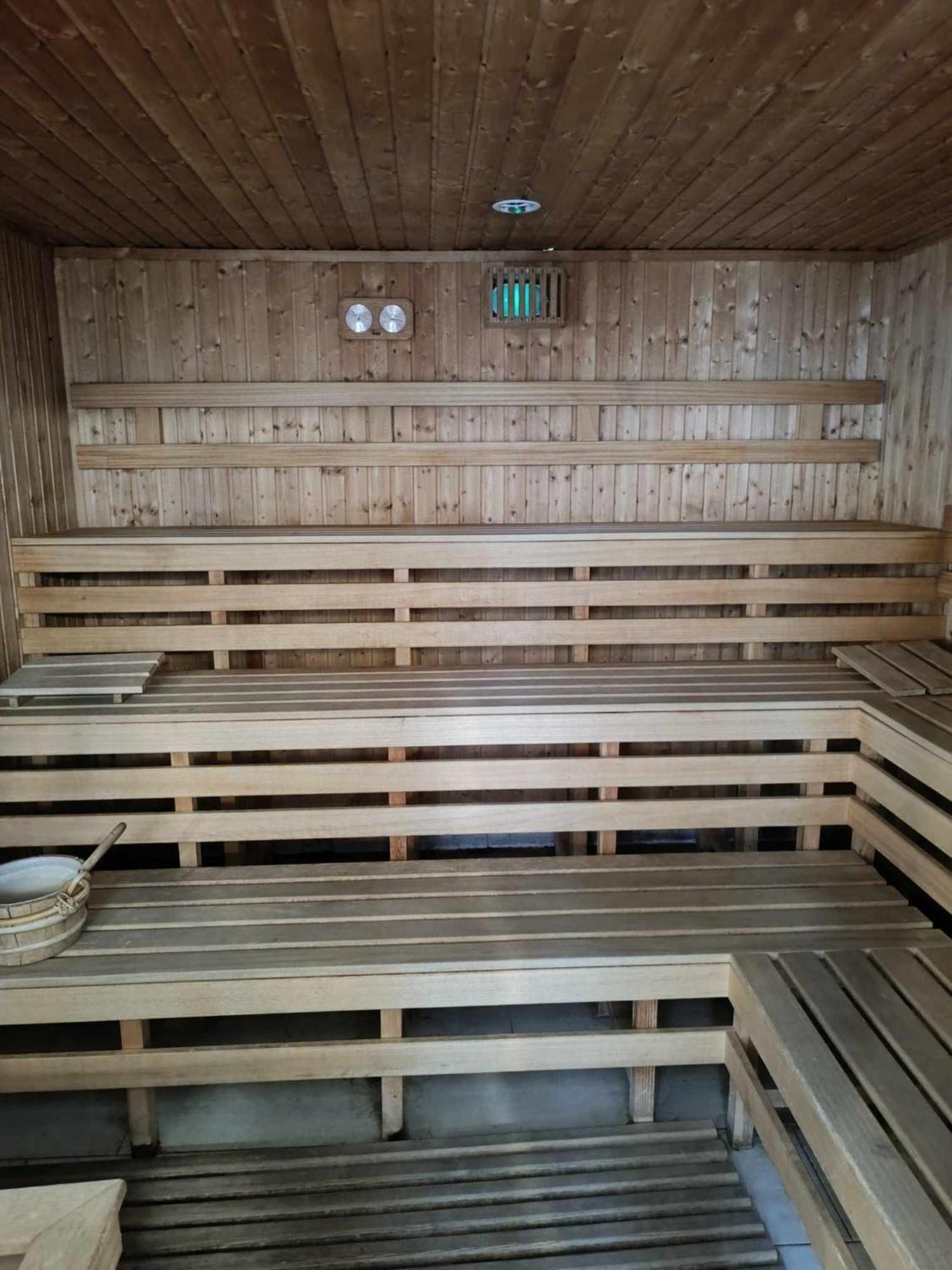 Oazis Wellness Apartman2 Hajdúszoboszló Exteriör bild