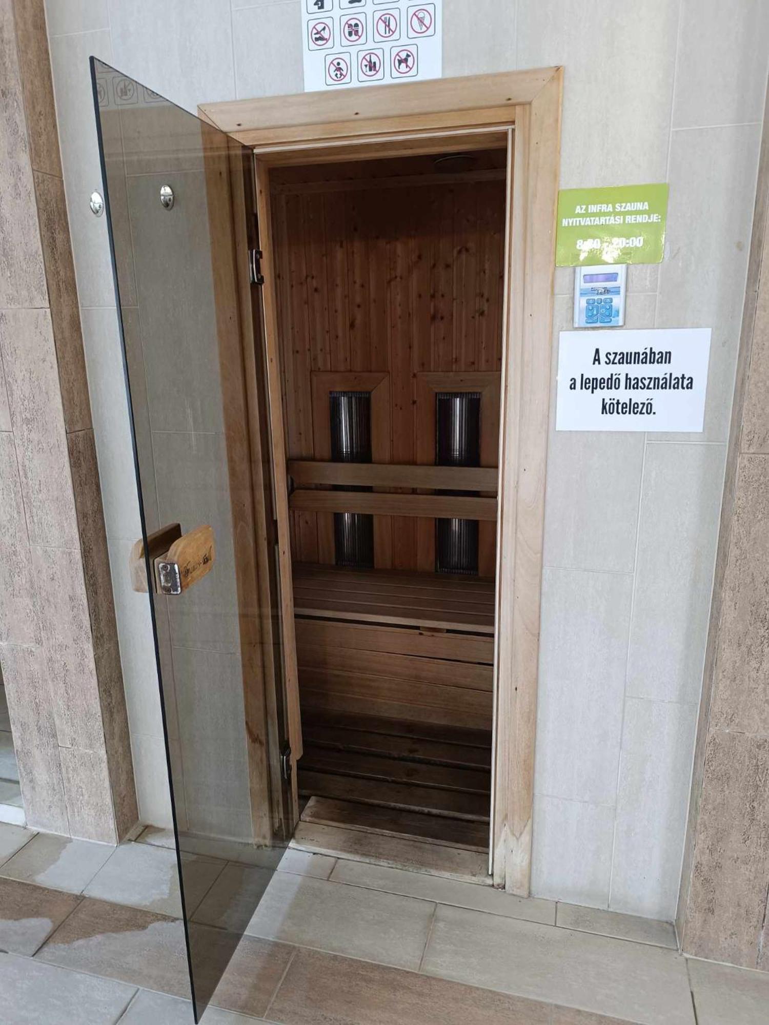 Oazis Wellness Apartman2 Hajdúszoboszló Exteriör bild