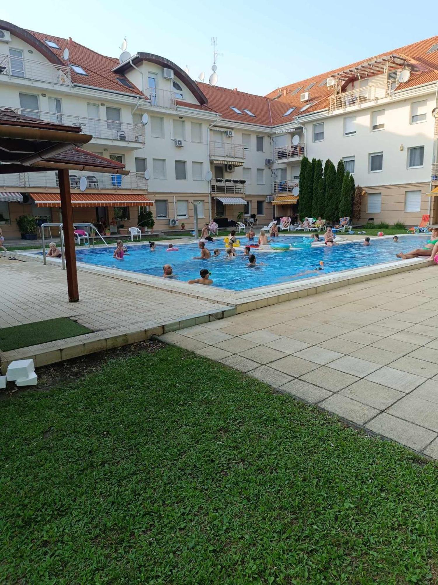Oazis Wellness Apartman2 Hajdúszoboszló Exteriör bild
