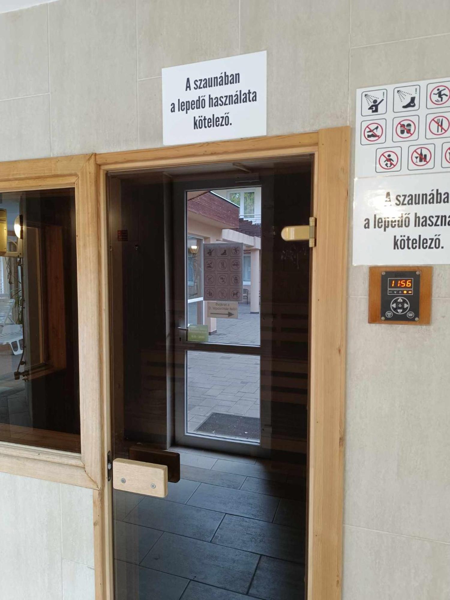 Oazis Wellness Apartman2 Hajdúszoboszló Exteriör bild