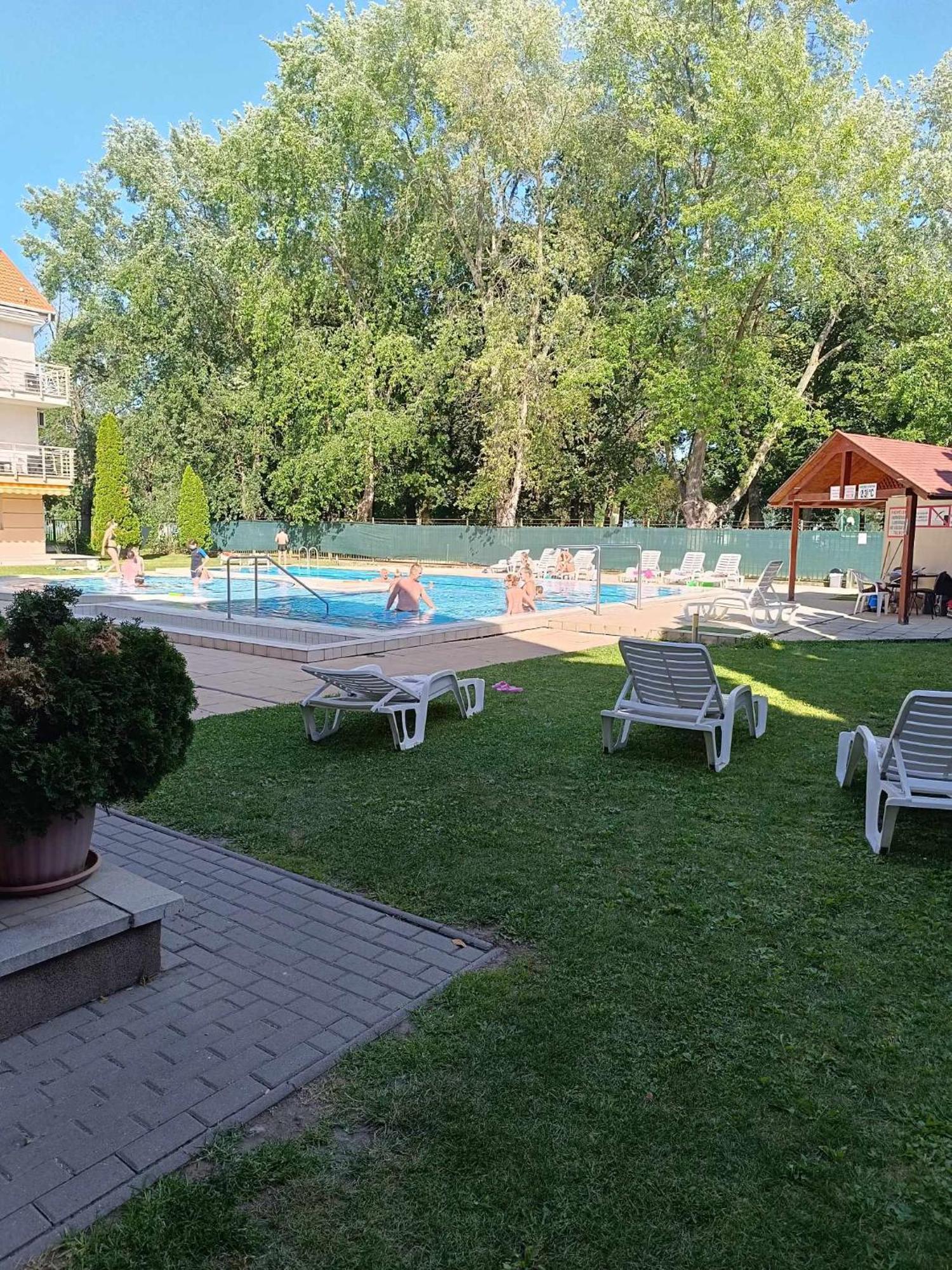 Oazis Wellness Apartman2 Hajdúszoboszló Exteriör bild