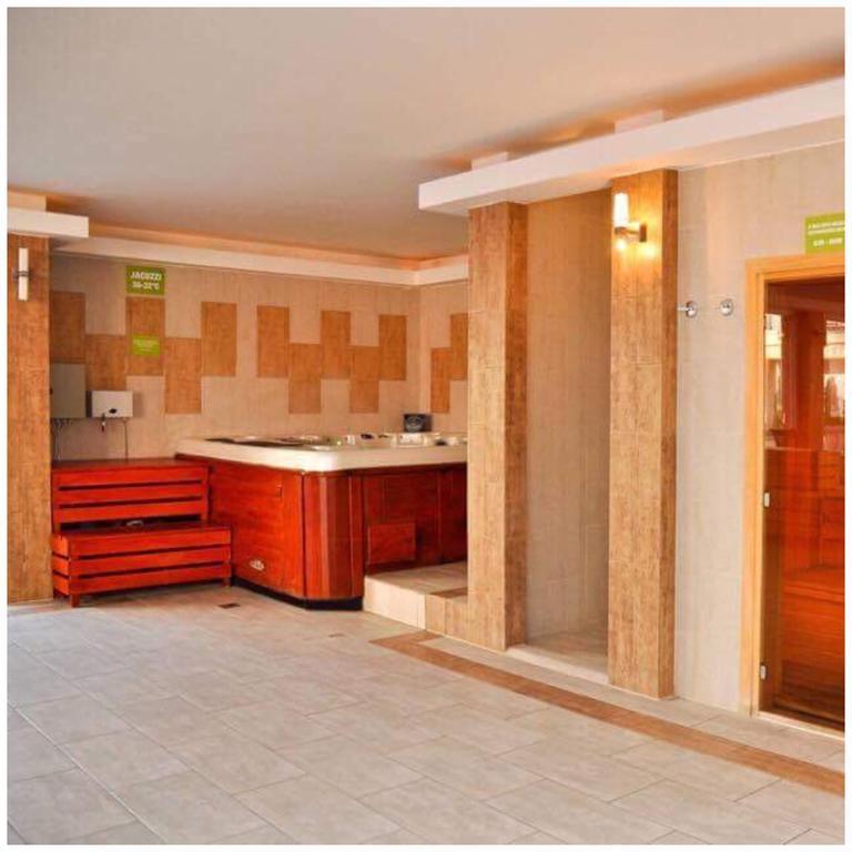 Oazis Wellness Apartman2 Hajdúszoboszló Exteriör bild